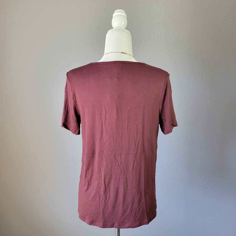 OLD NAVY // super soft plunge v-neck short sleeved tee top in rust - Picture 4 of 6